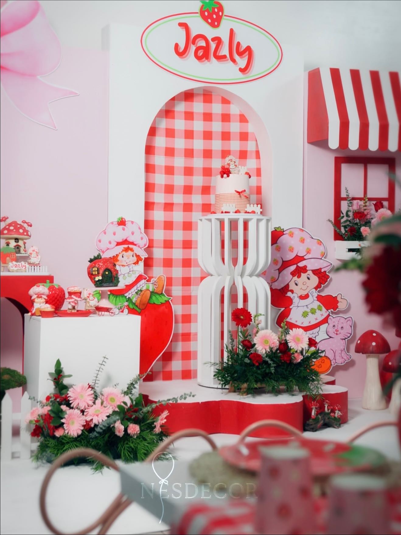 NesDecor balloon installation